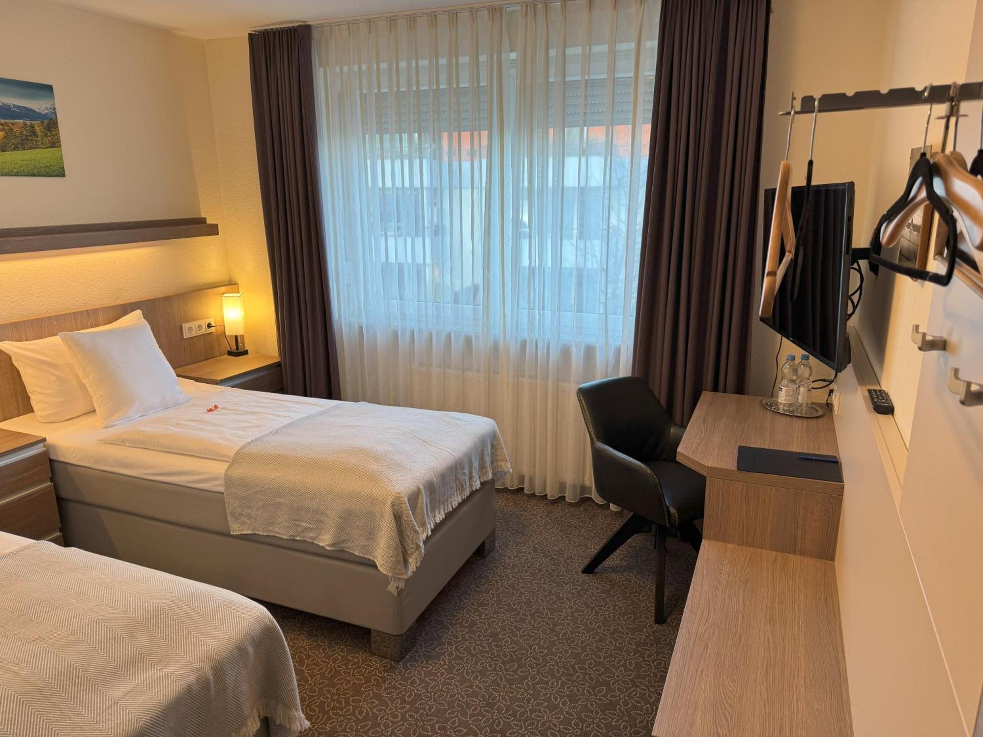 Hotel Zum Ritter Зеліґенштадт Екстер'єр фото
