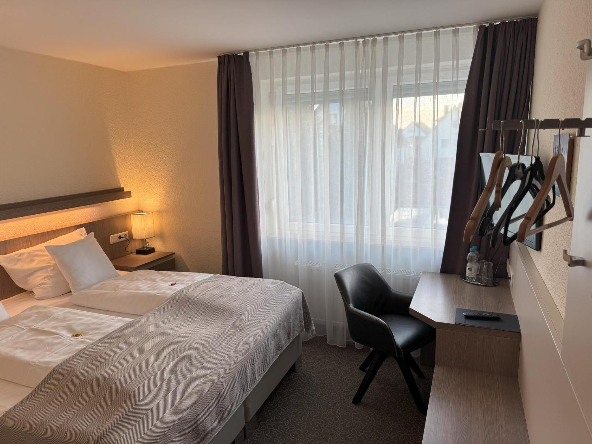 Hotel Zum Ritter Зеліґенштадт Екстер'єр фото