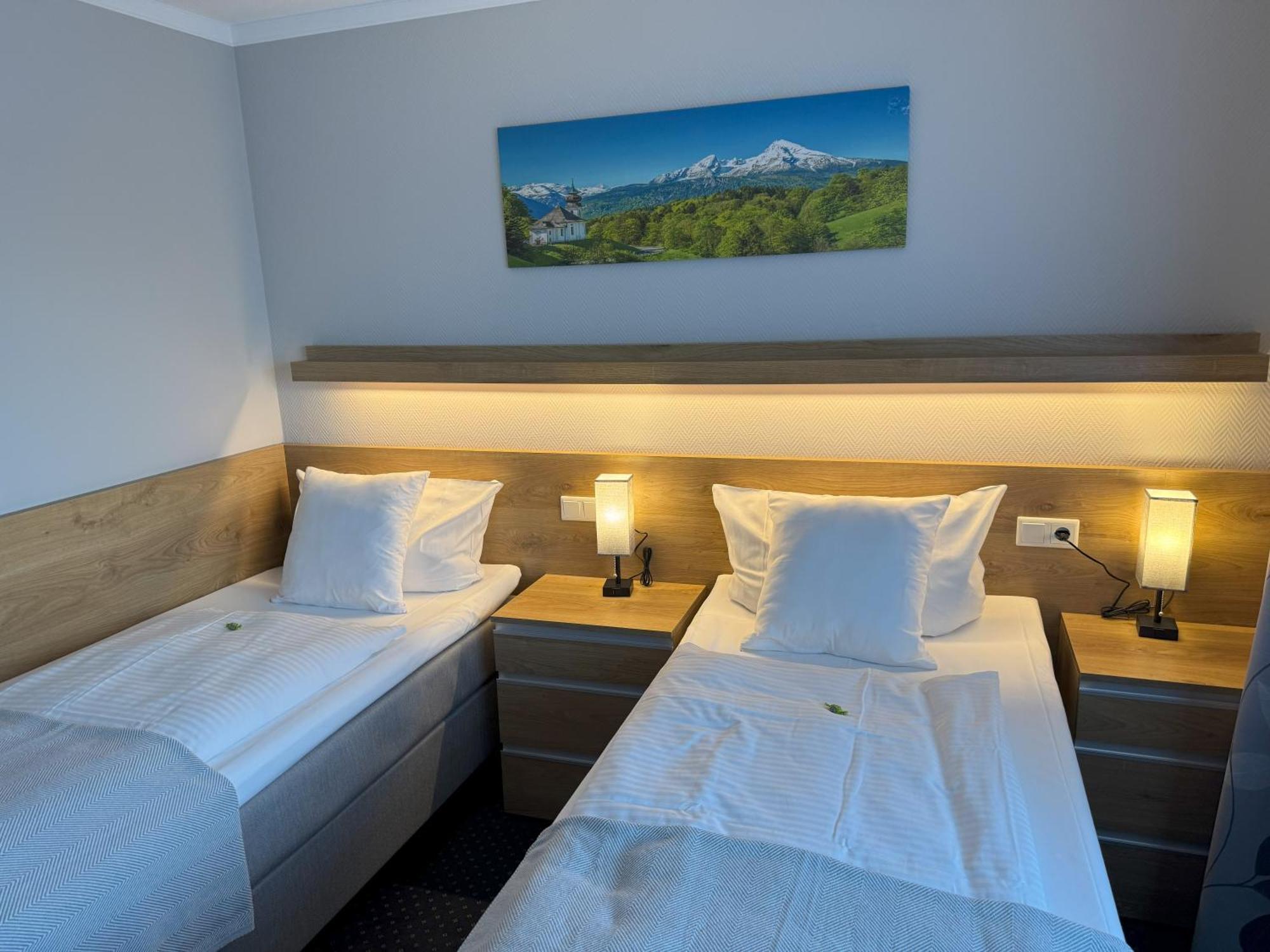 Hotel Zum Ritter Зеліґенштадт Екстер'єр фото